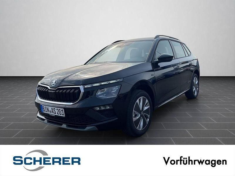 Blackmagic perleffekt (metallic) Gebraucht 2025 Skoda Kamiq Tour SUV | 31.480 € (Teuer) - Bild 1/4