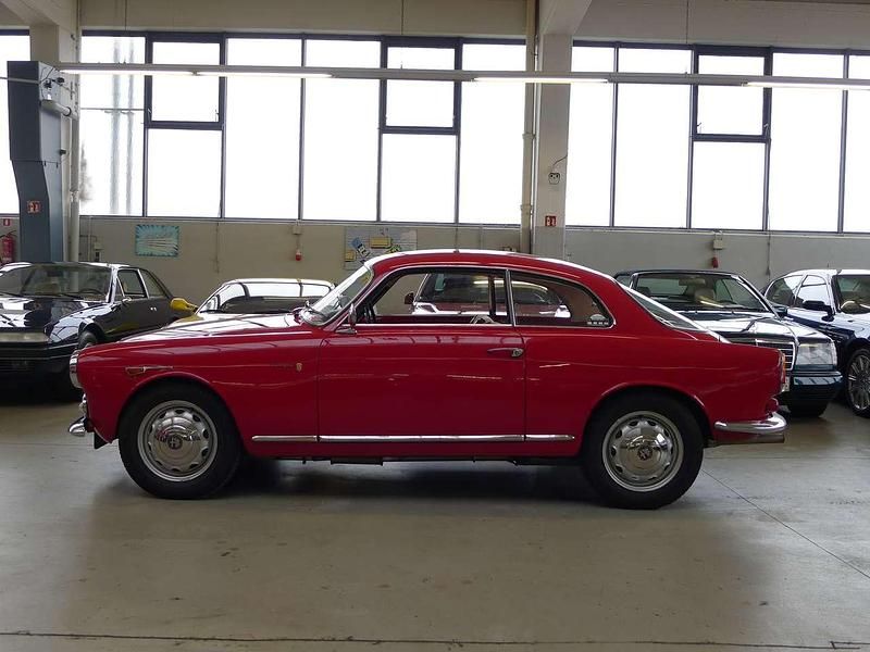 Rot Gebraucht 1962 Alfa Romeo Sprint Sprint Coupé | 44.950 € - Bild 1/4