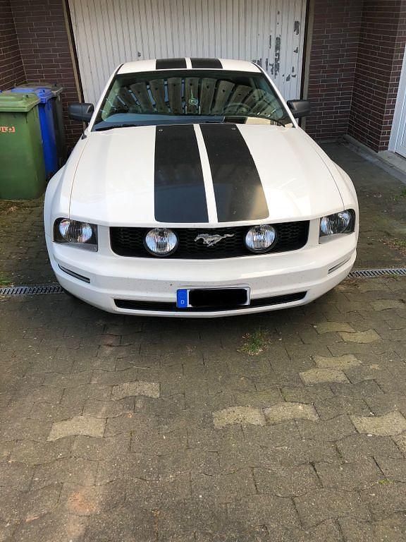 Weiß Gebraucht 2005 Ford Mustang Coupé | 9.000 € (Guter Preis) - Bild 1/4
