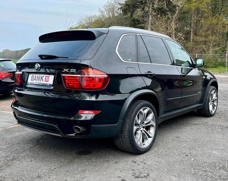 Second-hand BMW X5 306 CP (225 kW) 2012 Negru SUV