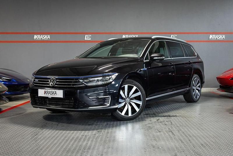Schwarz Gebraucht 2018 VW Passat GTE Kombi | 14.490 € (Fairer Preis) - Bild 1/4