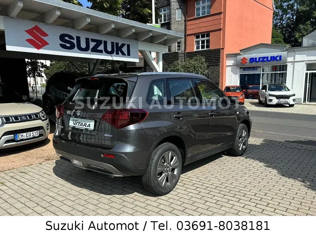 Neu Suzuki Vitara Club 110 PS (80 kW) 2026 Grau SUV