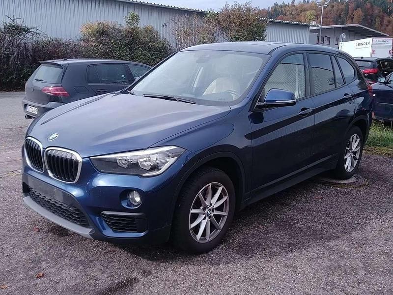 Blau Gebraucht 2018 BMW X1 Advantage SUV | 15.000 € (Guter Preis) - Bild 1/4