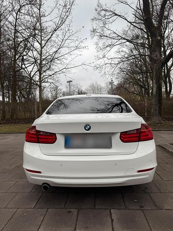 Gebraucht BMW 320 Comfort Edition 184 PS (135 kW) 2012 Weiß Limousine
