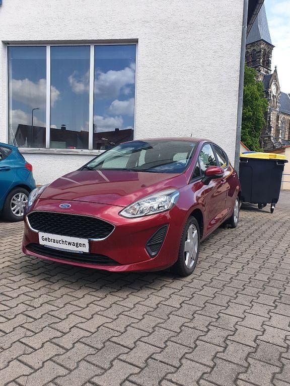Rot Gebraucht 2018 Ford Fiesta Trend Kleinwagen | 8.950 € (Fairer Preis) - Bild 1/4