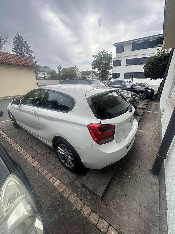 Weiß Gebraucht 2013 BMW 114 Kleinwagen | 5.900 € (Fairer Preis) - Bild 1/4