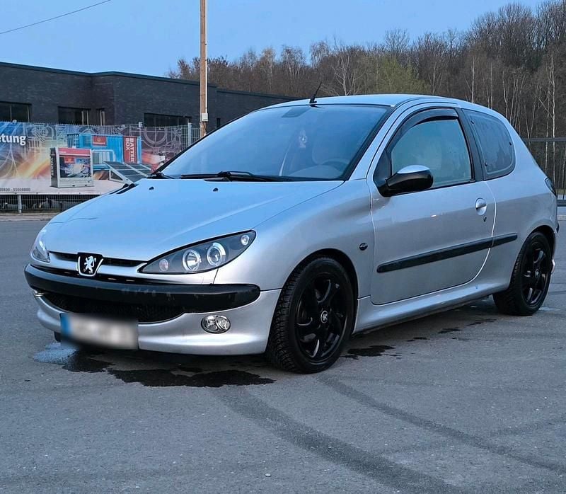 Gebraucht Peugeot 206 109 PS (80 kW) 2003 Silber Coupé