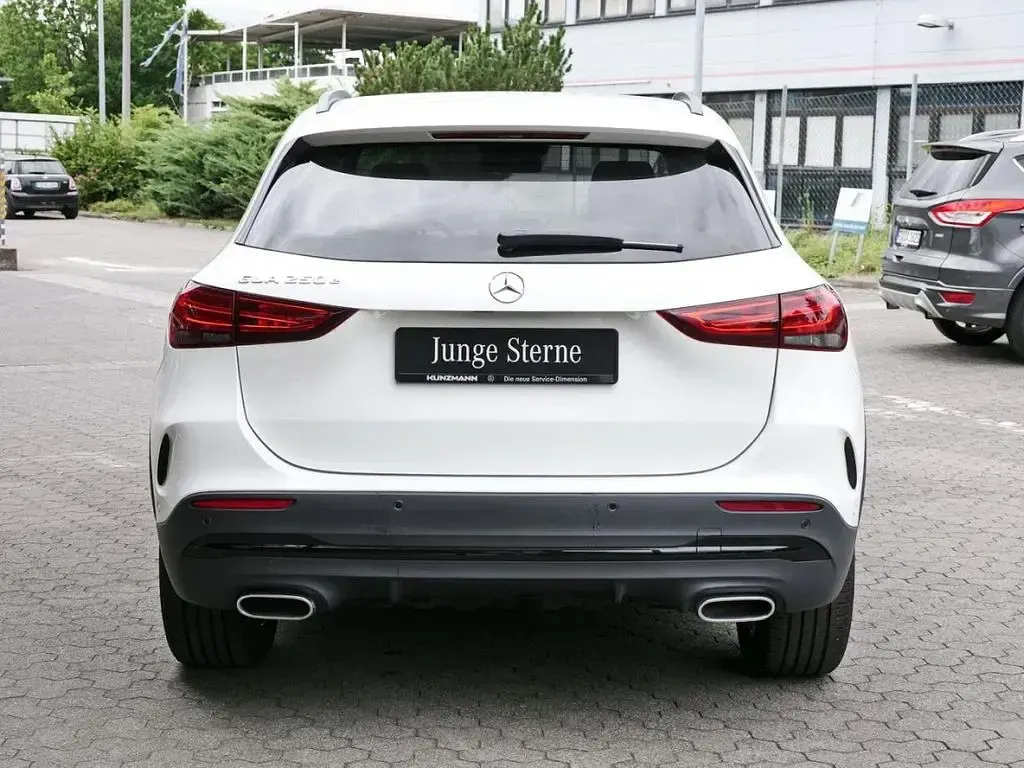 Gebraucht Mercedes GLA250 AMG 160 PS (117 kW) 2022 Weiß SUV