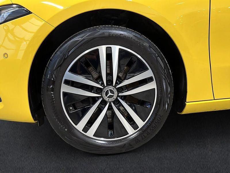 Gebraucht Mercedes A250 Progressive 218 PS (160 kW) 2022 Gelb Limousine