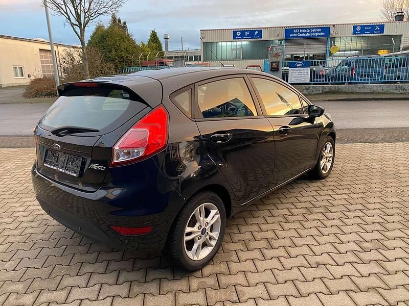 Gebraucht Ford Fiesta Trend 95 PS (69 kW) 2016 Pantherschwarz metallic Kleinwagen