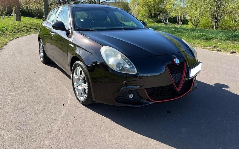 Braun Gebraucht 2010 Alfa Romeo Giulietta Kleinwagen | 3.900 € (Guter Preis) - Bild 1/4