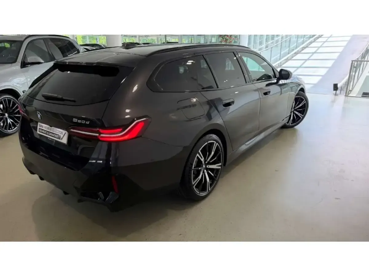 Gebraucht BMW 520 M Sport 197 PS (144 kW) 2025 Grau Kombi