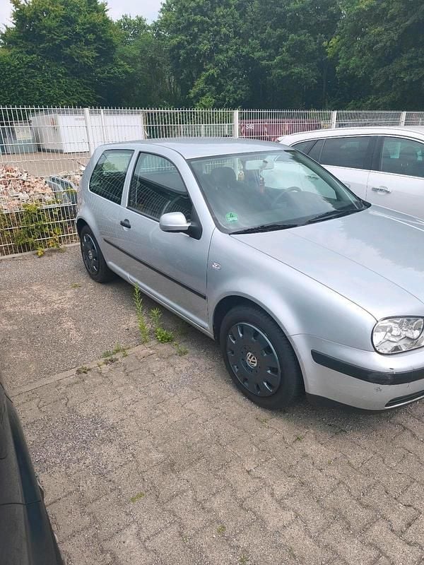 Silber Gebraucht 2001 VW Golf IV Limousine | 2.999 € (Etwas zu teuer) - Bild 1/4