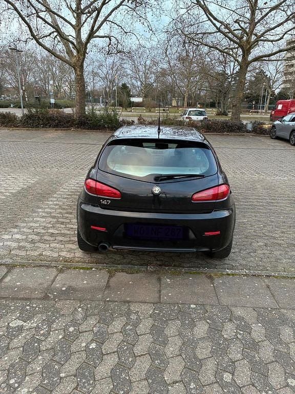 Gebraucht Alfa Romeo 147 105 PS (77 kW) 2008 Schwarz Kleinwagen