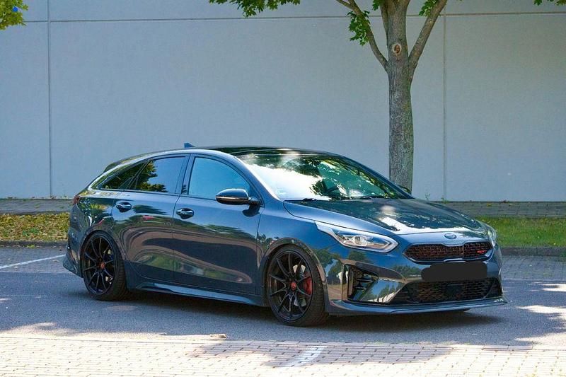 Grau Gebraucht 2021 Kia ProCeed Kleinwagen | 22.990 € (Guter Preis) - Bild 1/4