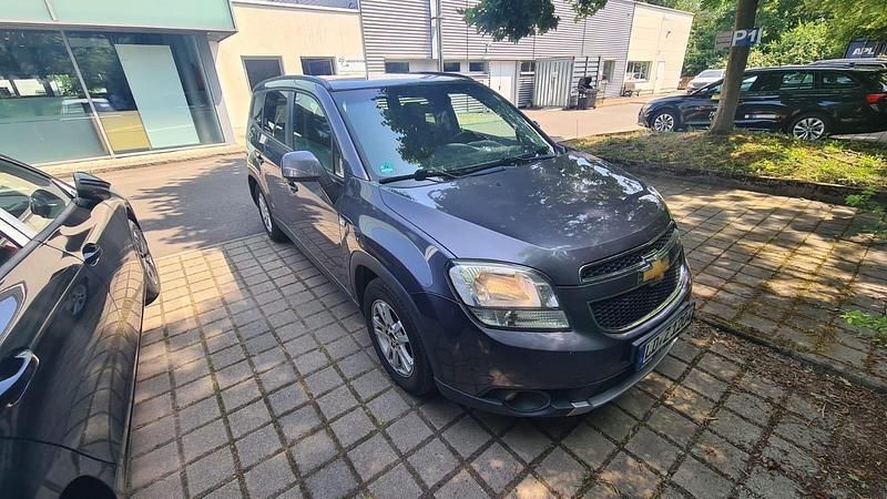 Grau Gebraucht 2013 Chevrolet Orlando Kombi | 3.099 € (Superpreis) - Bild 1/4