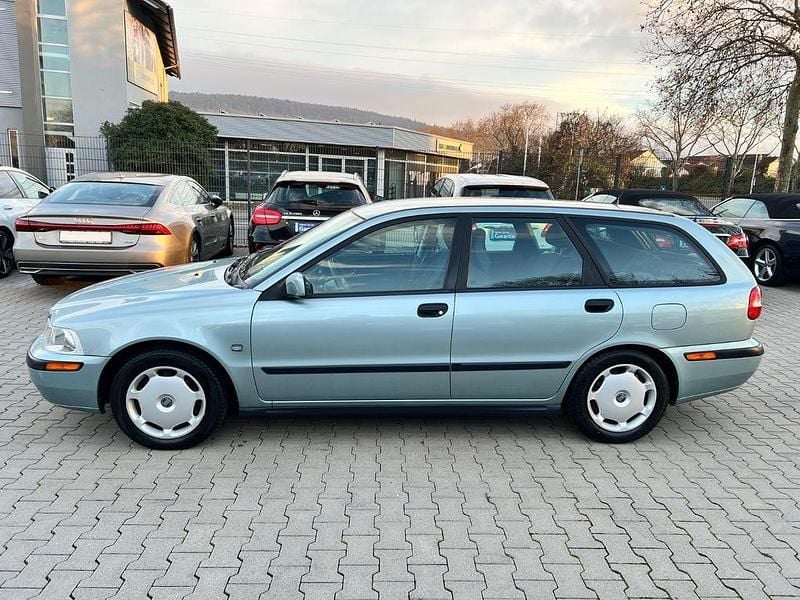 Gebraucht Volvo V40 Standard 122 PS (89 kW) 2004 Grau Limousine