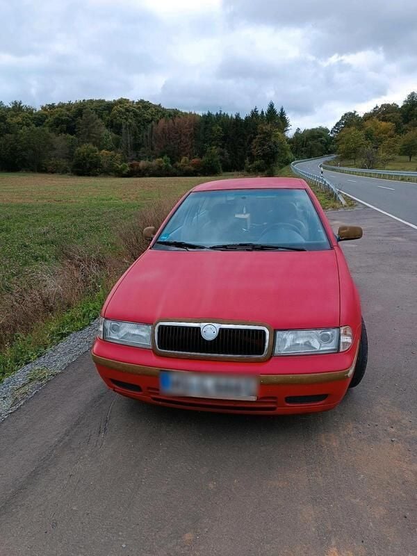 Rot Gebraucht 1999 Skoda Octavia Limousine | 589 € - Bild 1/4