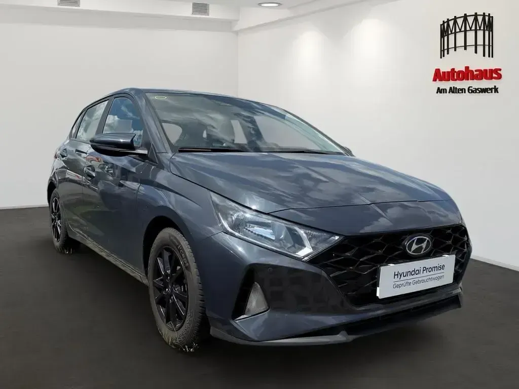 Gebraucht Hyundai i20 Trend 101 PS (74 kW) 2022 Grau Kleinwagen