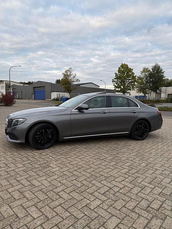 Gebraucht Mercedes E350 Avantgarde 258 PS (189 kW) 2018 Grau Limousine