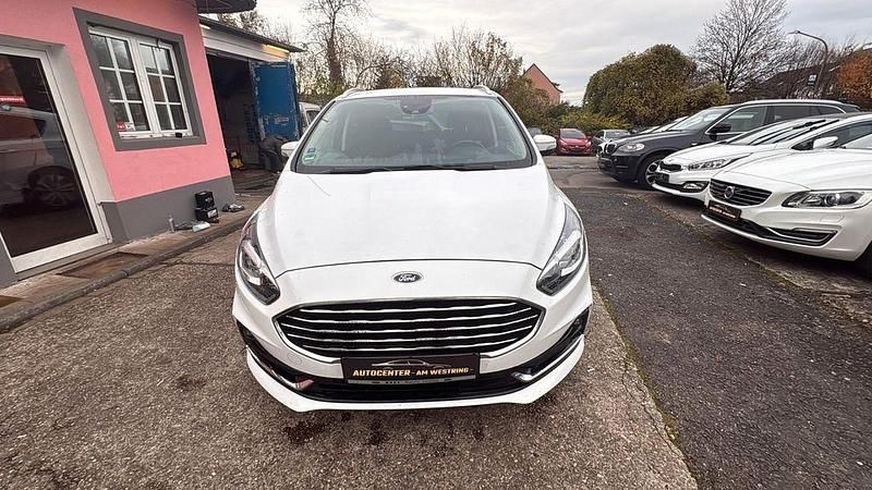 Gebraucht Ford S-MAX Titanium 190 PS (139 kW) 2022 Frostweiß Van / Kleinbus