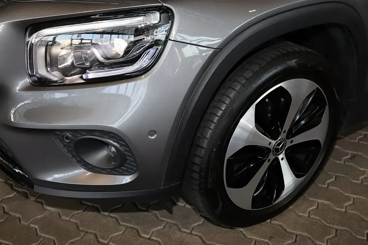 Gebraucht Mercedes GLB220 Progressive 190 PS (139 kW) 2023 Metalliclack mountaingrau SUV