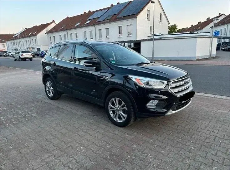 Usata Ford Kuga 182 CV (133 kW) 2017 Nero SUV