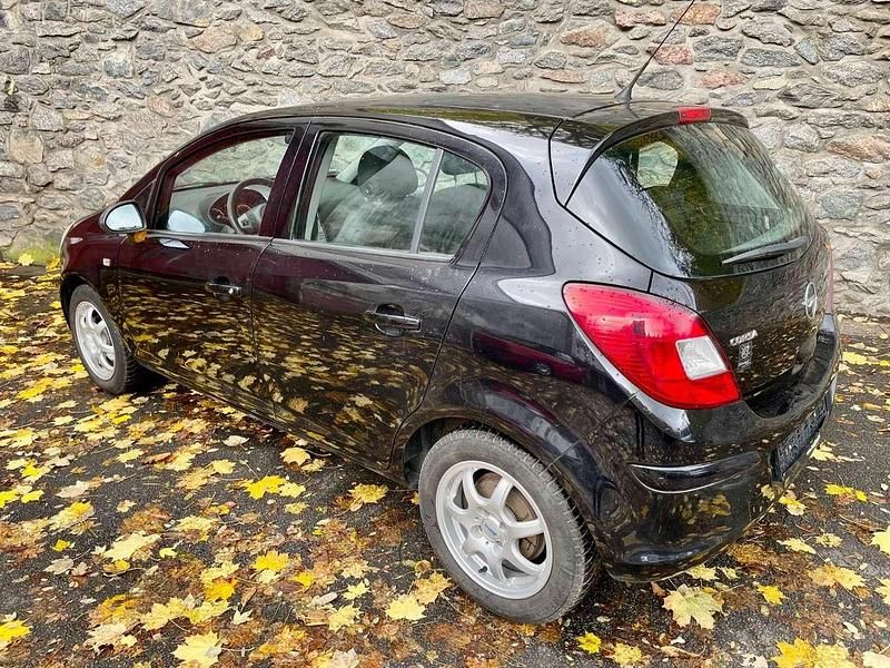 Gebraucht Opel Corsa Sport 90 PS (66 kW) 2009 Schwarz Kleinwagen
