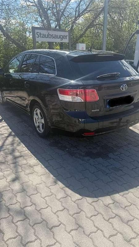 Gebraucht Toyota Avensis 132 PS (97 kW) 2011 Schwarz Kombi