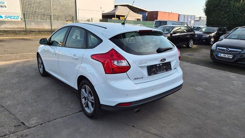 Gebraucht Ford Focus SYNC Edition 125 PS (91 kW) 2013 Weiß Limousine