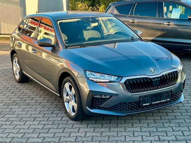 Grau Gebraucht 2024 Skoda Scala Selection Kleinwagen | 25.390 € (Fairer Preis) - Bild 1/4