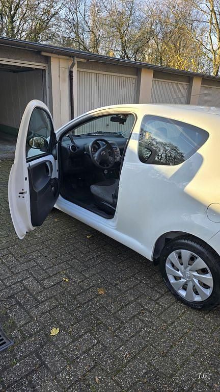 Używany Toyota Aygo Cool 68 KM (50 kW) 2012 Biały Hatchback