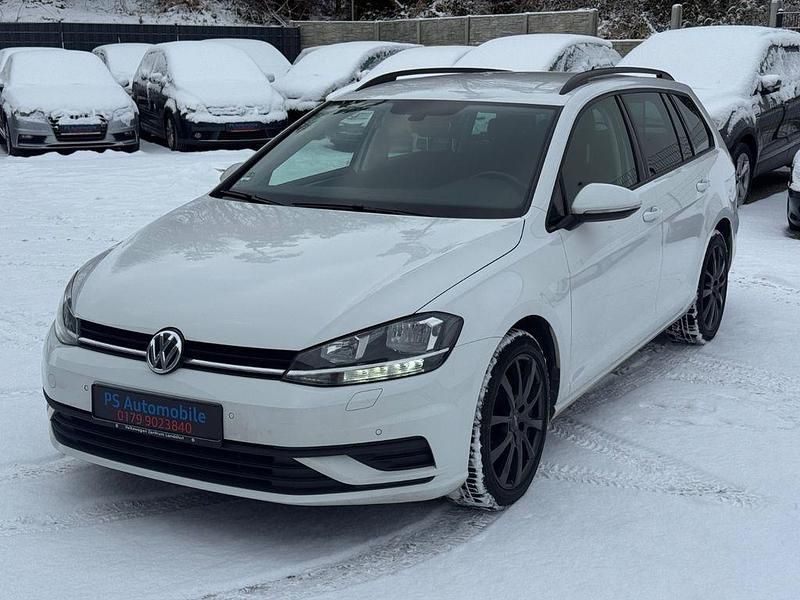Weiß Gebraucht 2019 VW Golf VII Kombi | 10.995 € (Guter Preis) - Bild 1/4