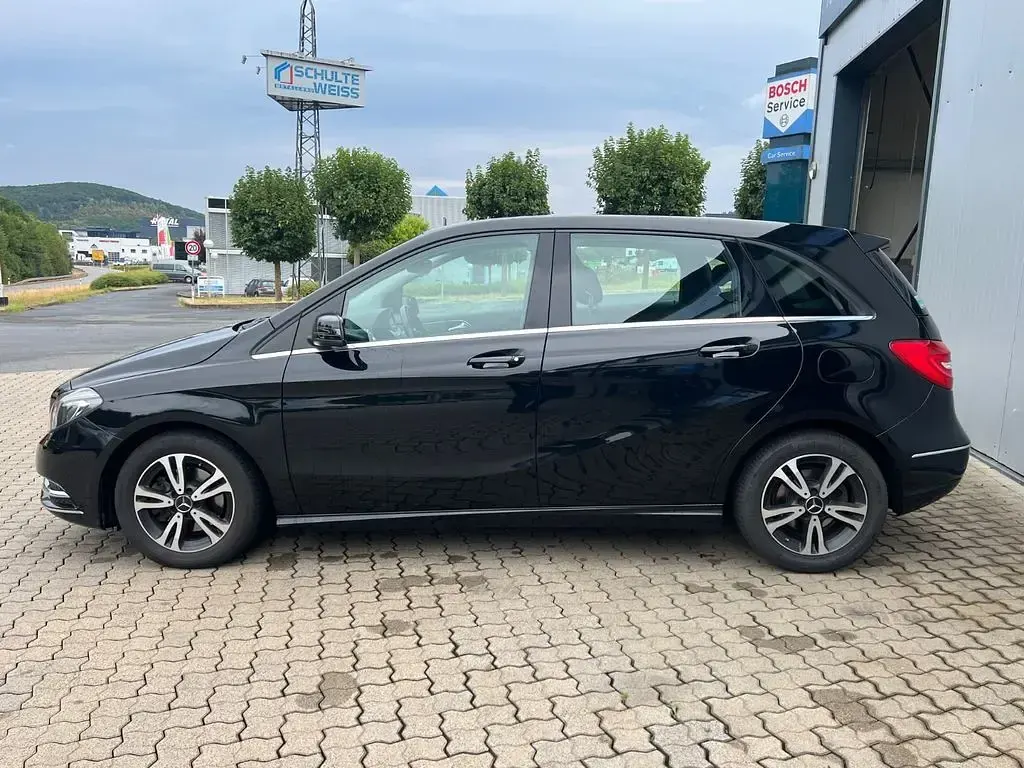 Gebraucht Mercedes B200 156 PS (114 kW) 2014 Schwarz Kleinwagen