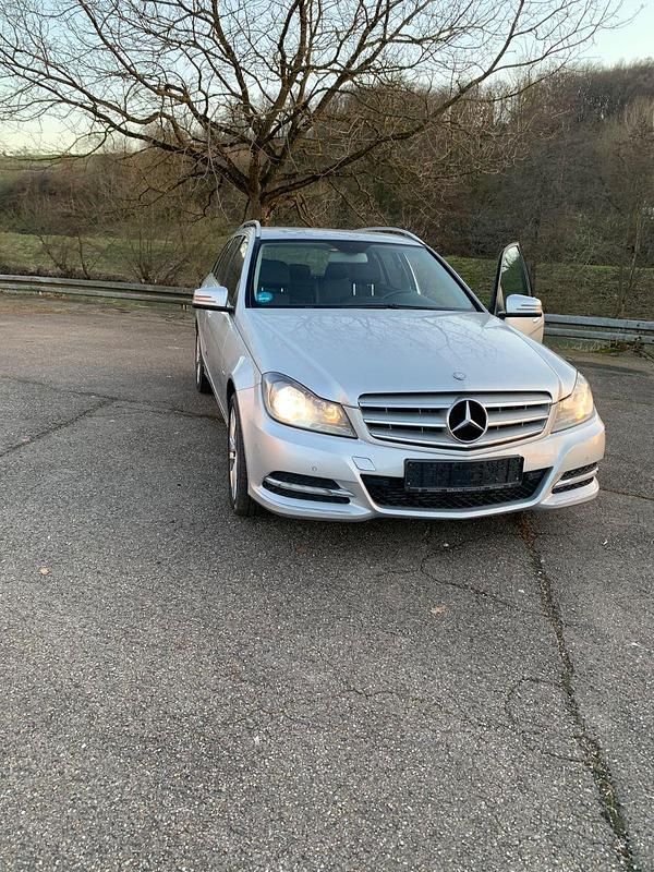 Gebraucht Mercedes C220 170 PS (125 kW) 2011 Grau Kombi