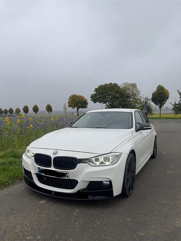 Gebraucht BMW 320 2012 Weiß Limousine