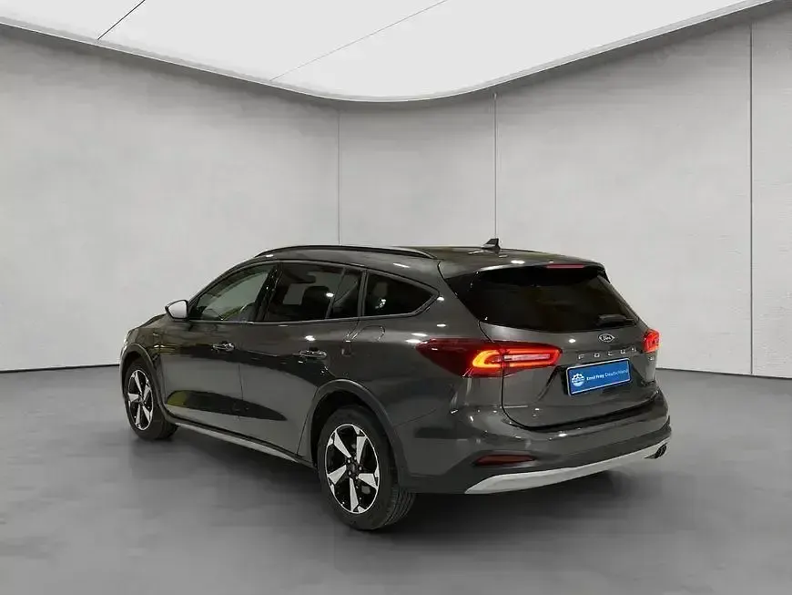 Używany Ford Focus Active X 155 KM (114 kW) 2023 Szary Kombi