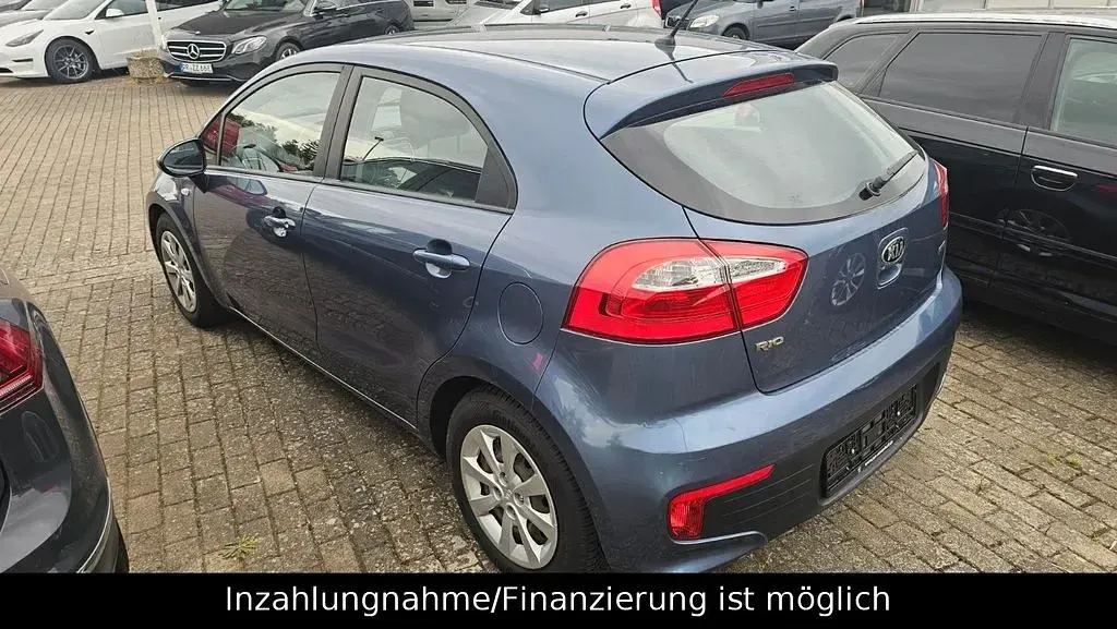 Gebraucht Kia Rio 84 PS (61 kW) 2017 Blau Limousine
