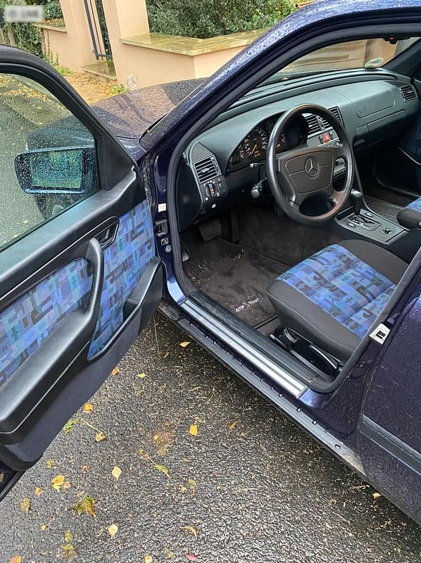 Gebraucht Mercedes C180 122 PS (89 kW) 1997 Blau Limousine