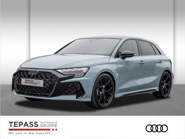 Blau Neu 2025 Audi RS3 Sportback Sport Kleinwagen | 84.480 € - Bild 1/4