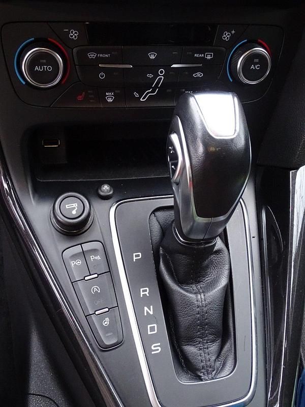 Usata Ford Focus 120 CV (88 kW) 2016 Grigio Station wagon