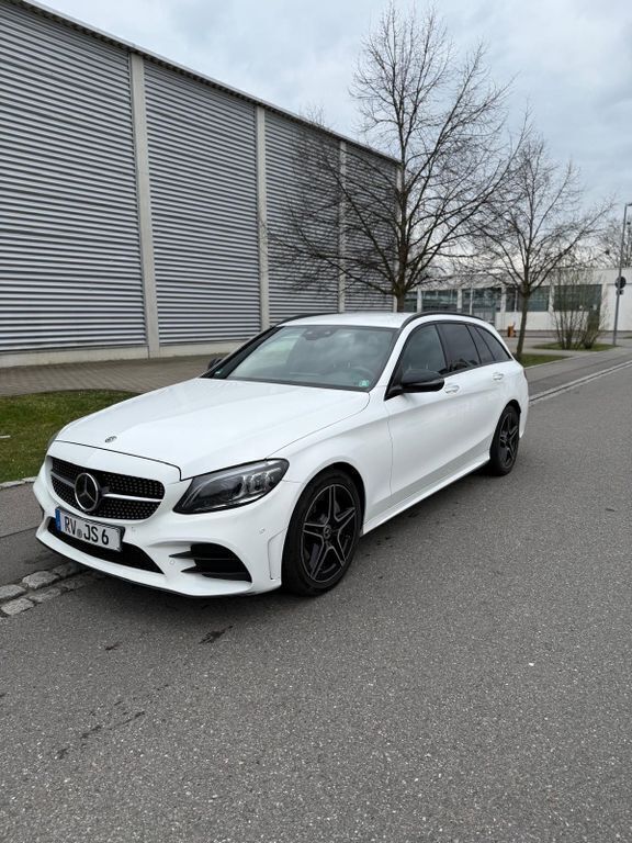 Weiß Gebraucht 2019 Mercedes C300 AMG Limousine | 23.900 € (Superpreis) - Bild 1/4
