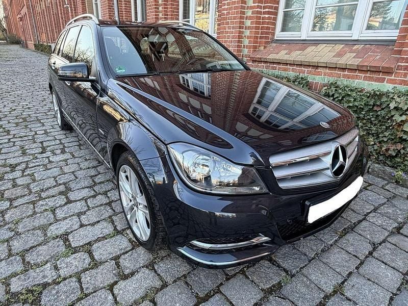 Gebraucht Mercedes C180 156 PS (114 kW) 2011 Schwarz Kombi