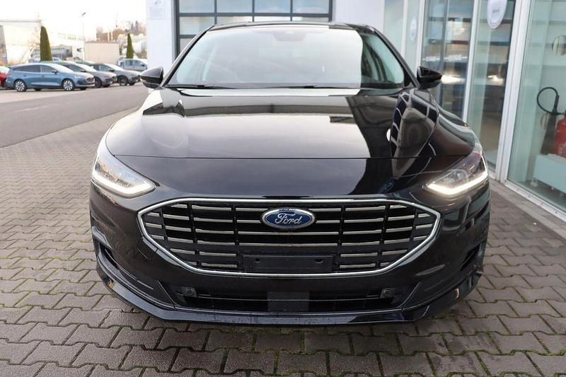 Neu Ford Focus Titanium 155 PS (114 kW) 2025 Agate black metallic Limousine