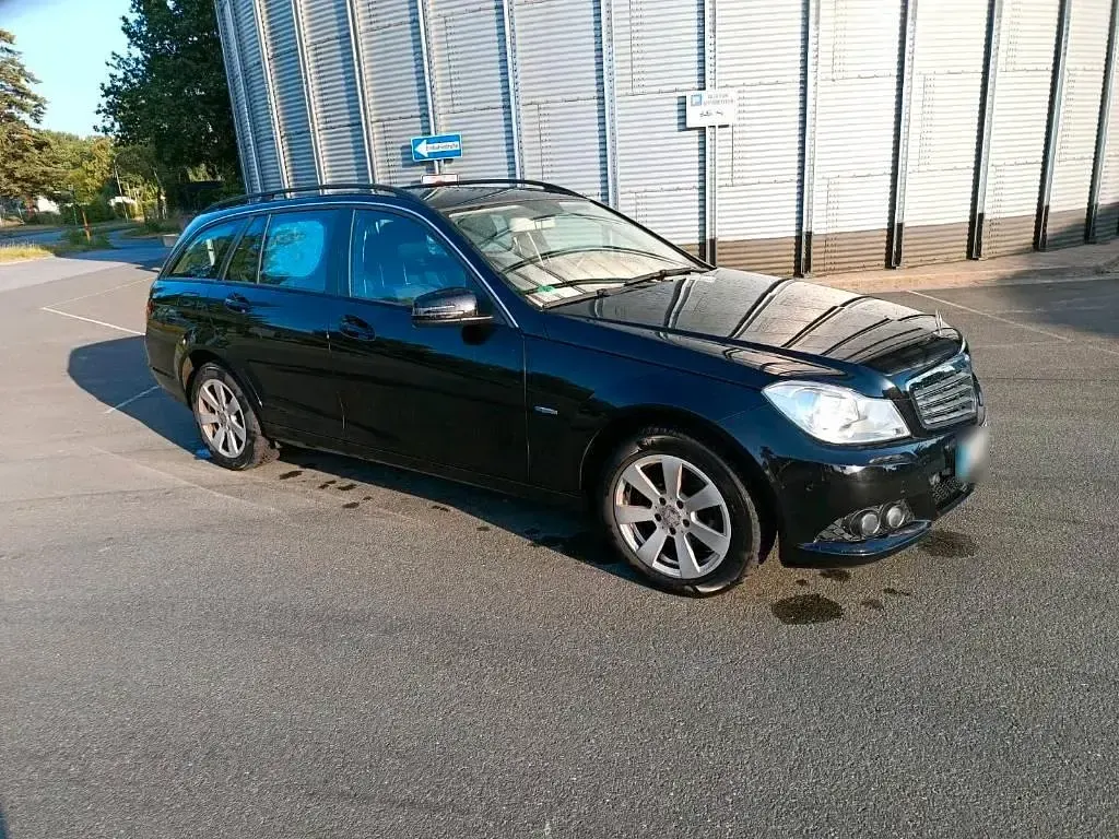 Gebraucht Mercedes C180 120 PS (88 kW) 2012 Schwarz Kombi