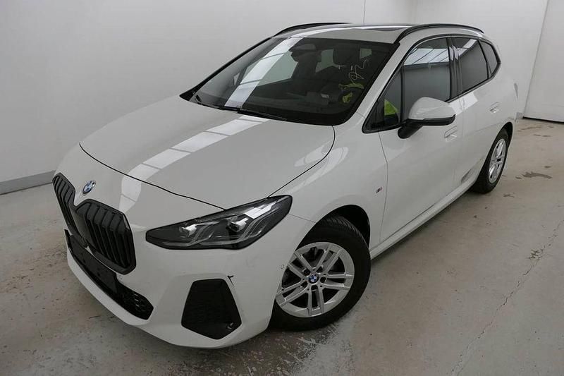 Gebraucht BMW 220 Active Tourer M Sport 163 PS (119 kW) 2025 Weiß Van / Kleinbus