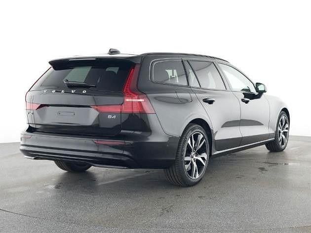 Gebraucht Volvo V60 Plus 197 PS (144 kW) 2025 Onyx black / metallic Kombi