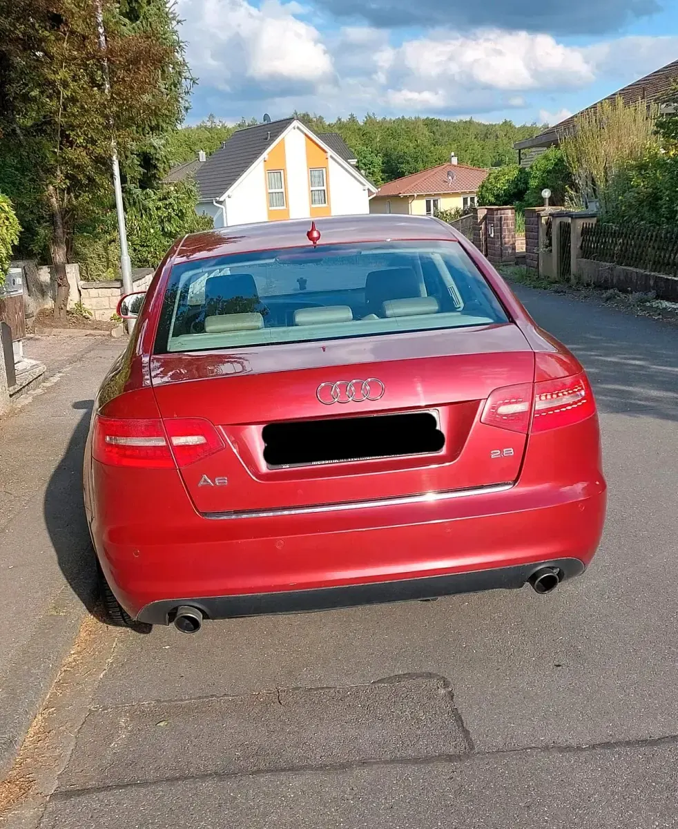 Gebraucht Audi A6 190 PS (139 kW) 2010 Rot Limousine