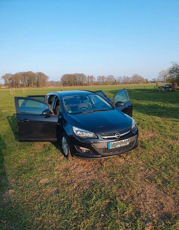 Gebraucht Opel Astra Selection 131 PS (96 kW) 2014 Schwarz Kombi
