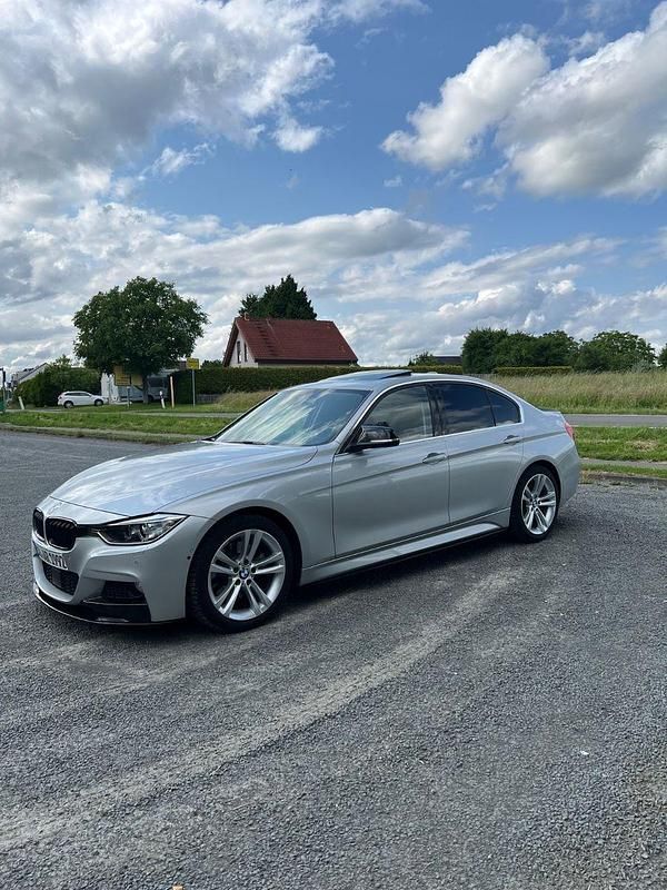 Silber Gebraucht 2013 BMW 328 Luxury Line Limousine | 20.500 € (Teuer) - Bild 1/4